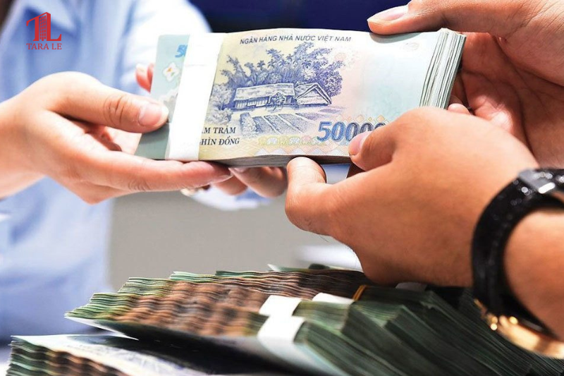 Lãi Suất Thấp, Người Dân Vẫn Đổ Tiền Vào Ngân Hàng Ồ Ạt
