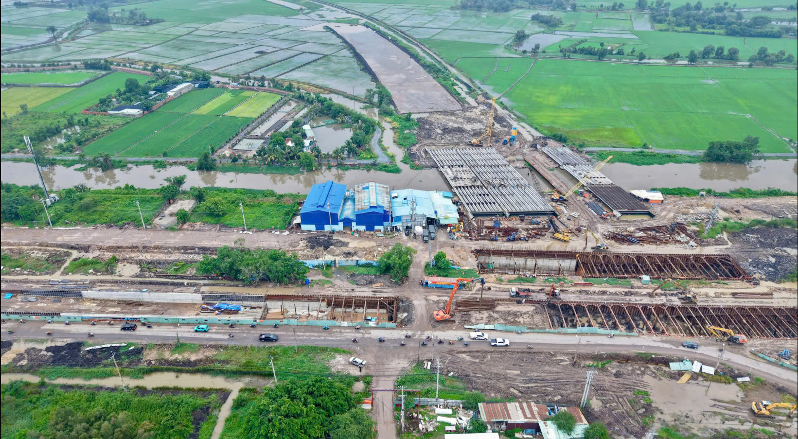 Tiến độ Vành đai 3 phía Tây ì ạch vì thiếu cát nghiêm trọng