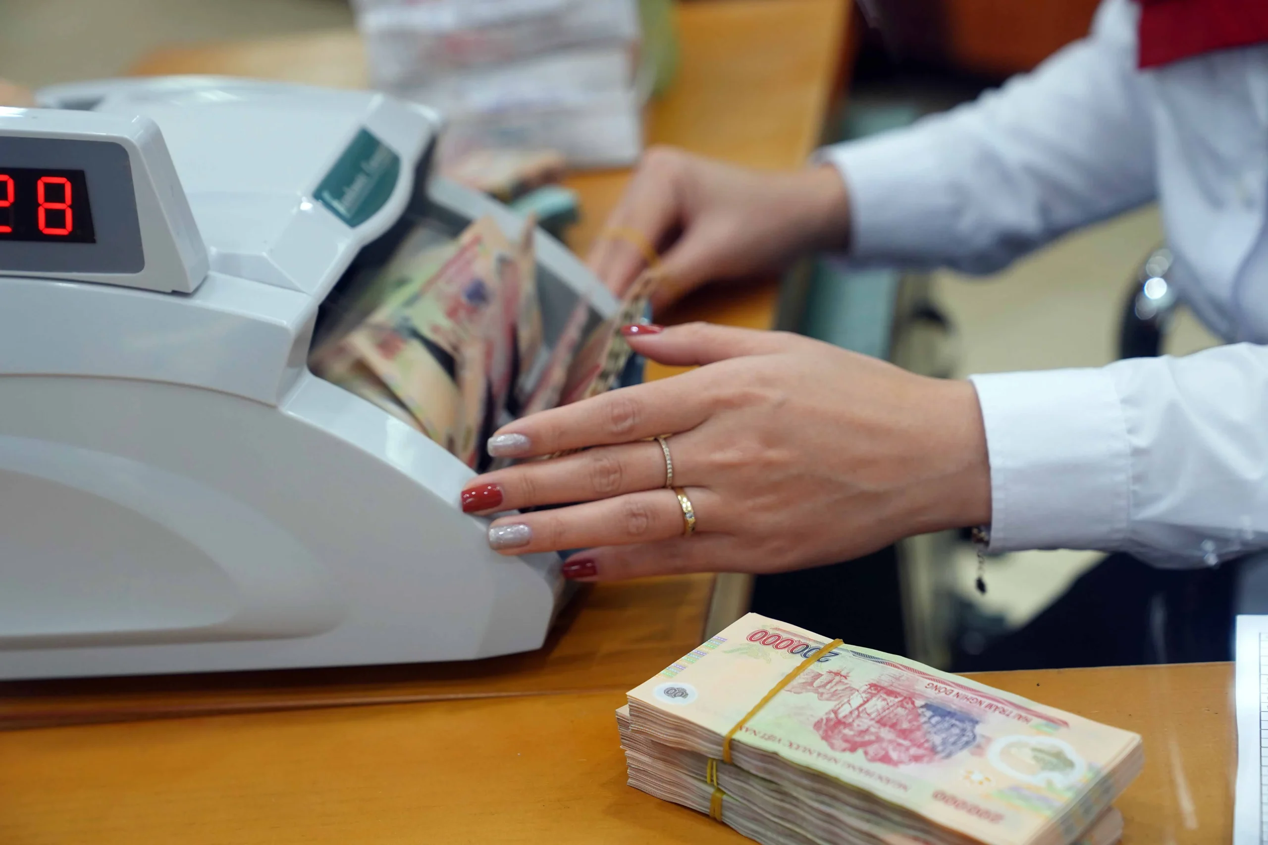 Tiền gửi kỷ lục 7,4 triệu tỷ: Người dân đang "đặt cược" vào đâu?
