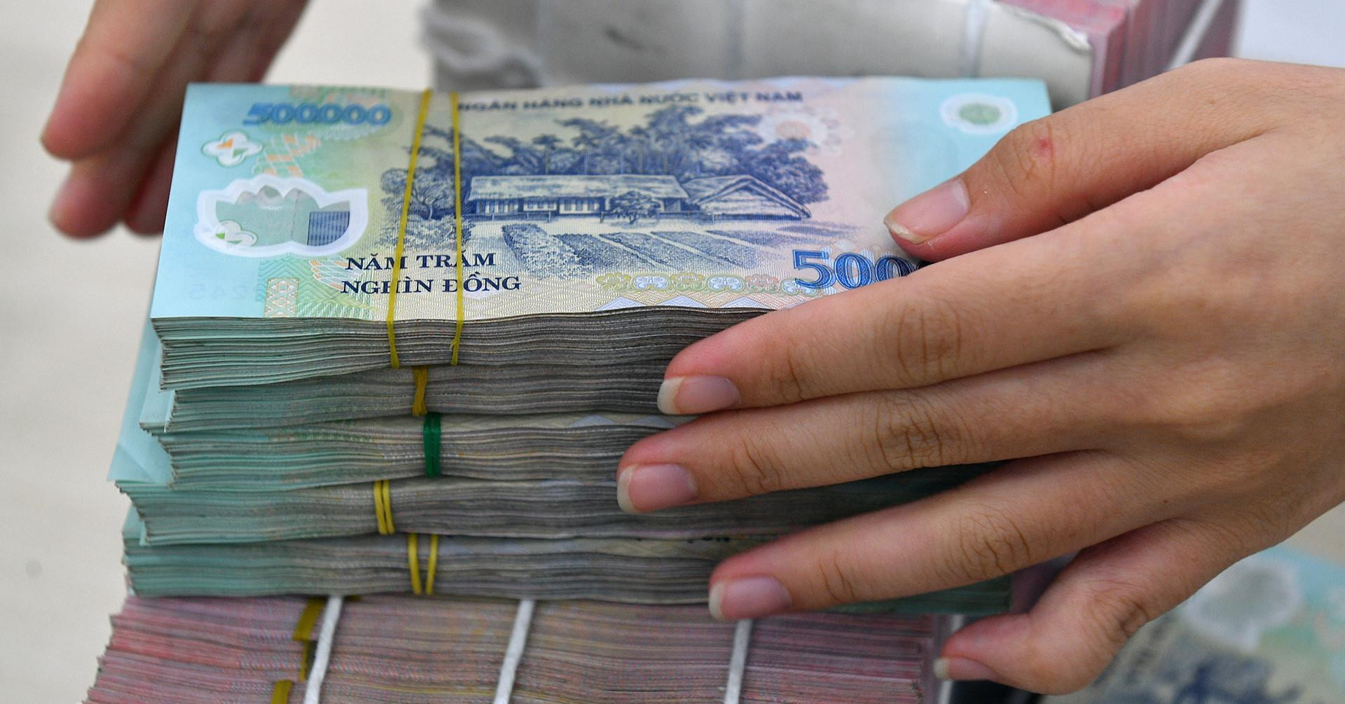 Bán bảo hiểm kèm dịch vụ ngân hàng có thể bị phạt đến 500 triệu 