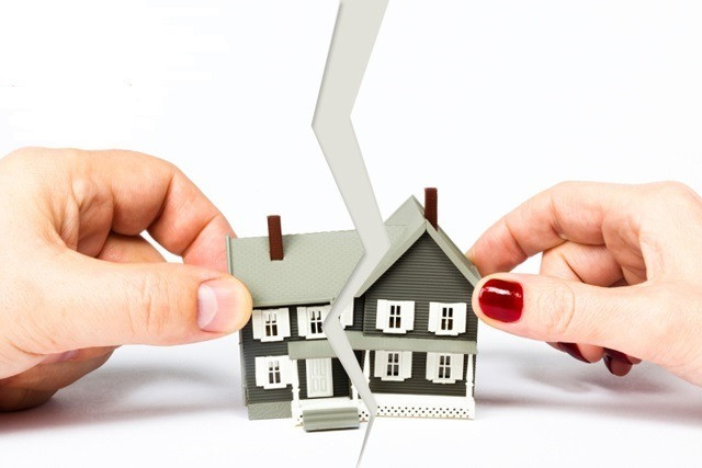 Đất bố mẹ chồng cho con trai: Con dâu được hưởng hay tay trắng?