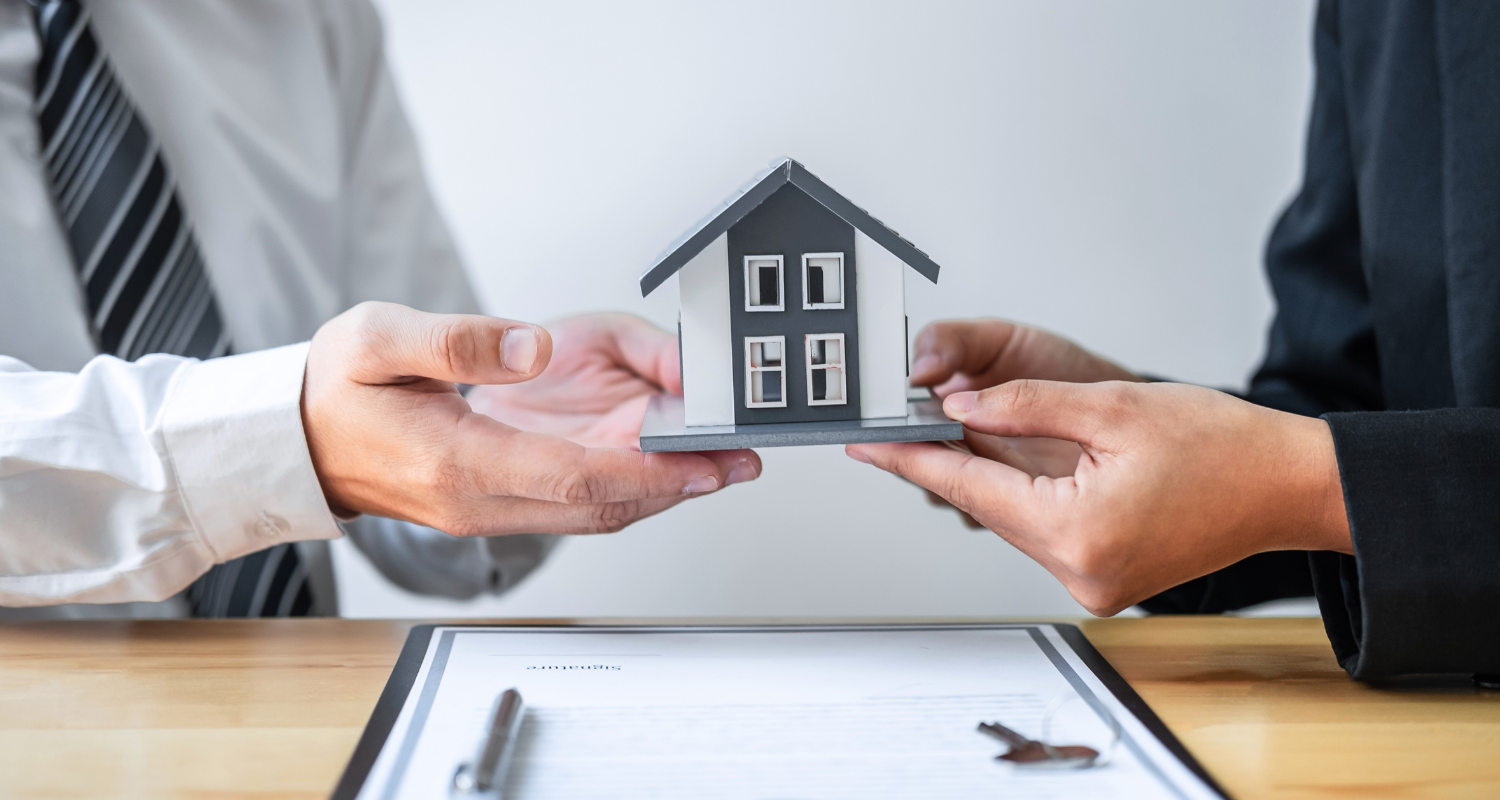 Mua bán nhà đất 2024: Không đủ điều kiện, không sang tên Sổ