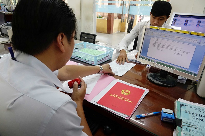 UBND cấp xã được quyền chỉnh sửa khi sổ đỏ bị sai thông tin