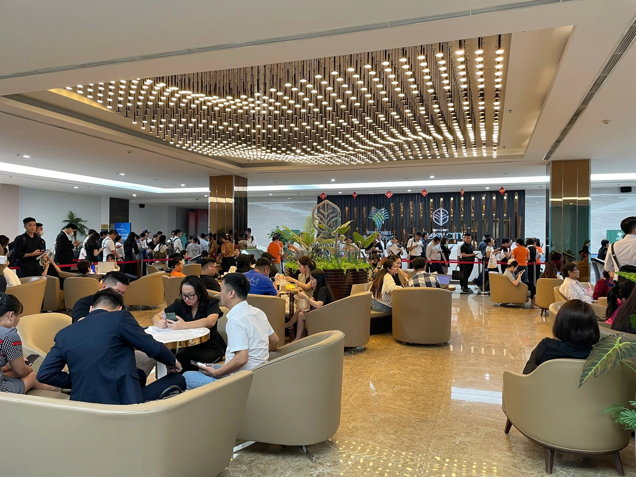 Giới đầu tư xếp hàng tại Vinhomes Green Paradise? 