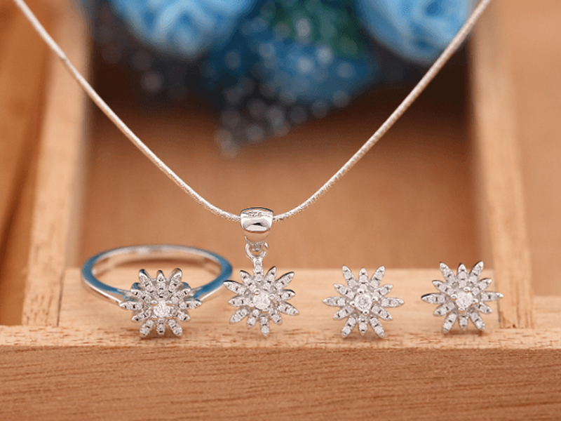 Siết chặt giao dịch: Chuyển tiền lớn từ 1/11 phải khai báo 