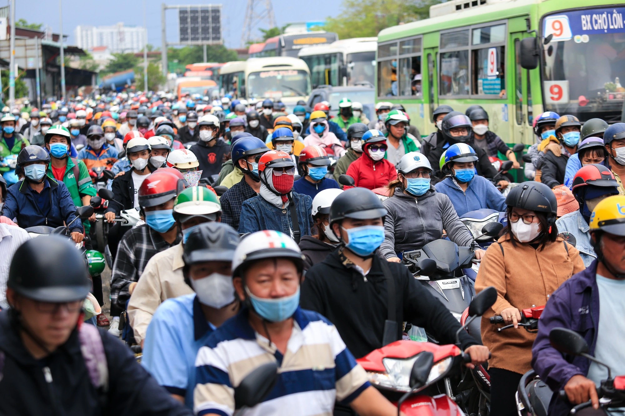 Chung cư mọc khắp TP.HCM nhưng người trẻ xa giấc mơ an cư