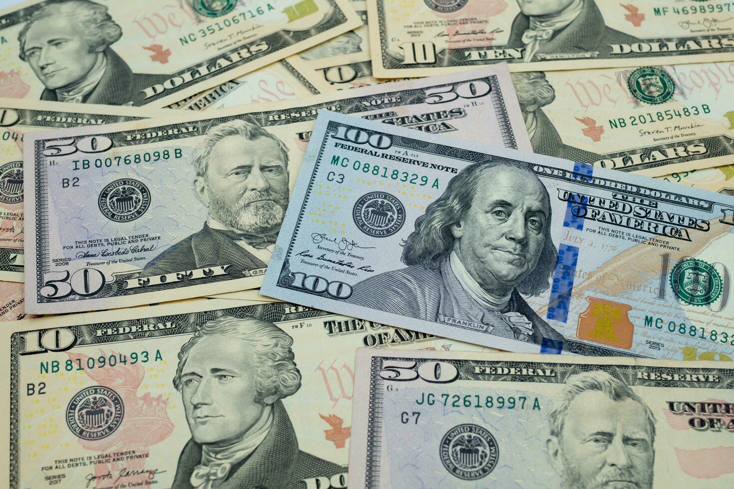 Thị trường tiền tệ biến động mạnh: Lãi suất giảm, USD tăng giá