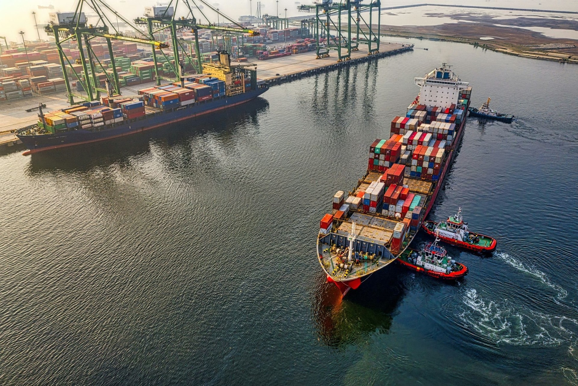 Việt Nam Chuẩn Bị Xây Siêu Cảng Biển Mở Sóng Logistics