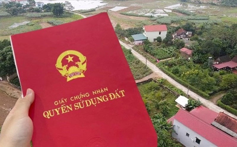 Đã chuyển nhượng đất, sổ đỏ cấp sai có bị thu hồi không?
